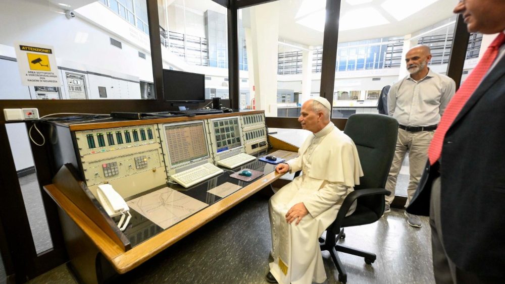 Papa visita a Rádio Vaticano
